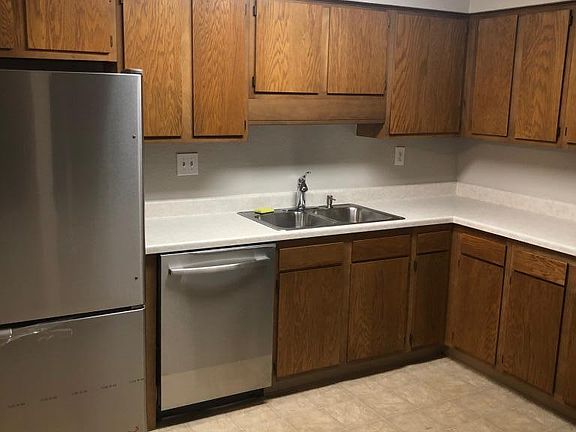 3rd image of 221 Grand Ave W APT 112