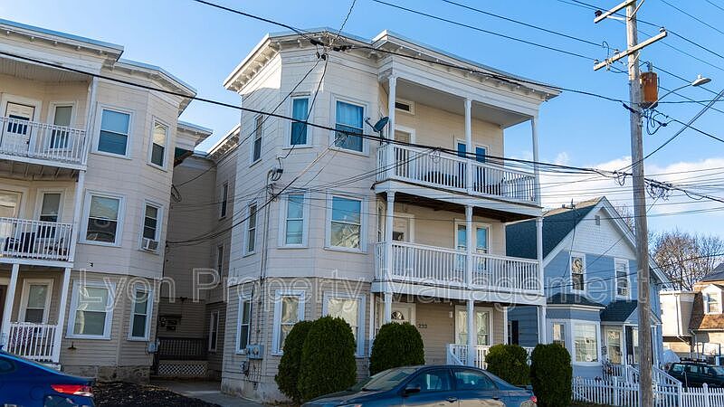 1st image of 222 Wood Ave Floor 3