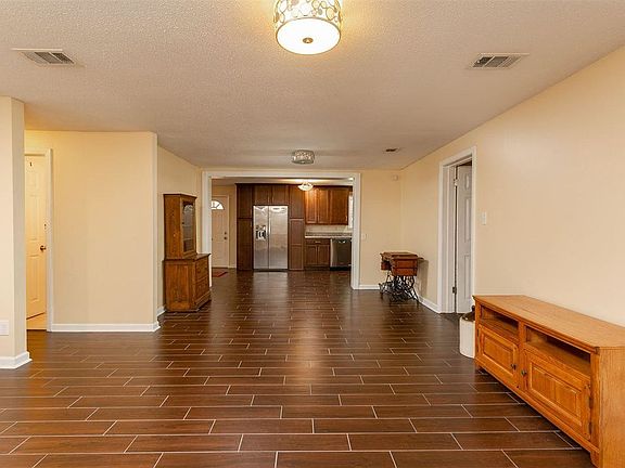 5th image of 544 Chadwick St