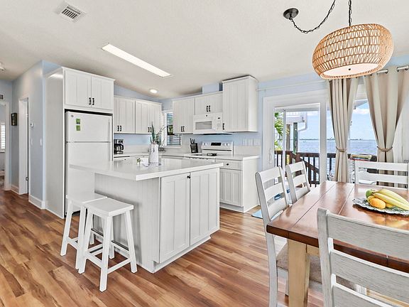 4th image of 701 Spanish Main Dr #198