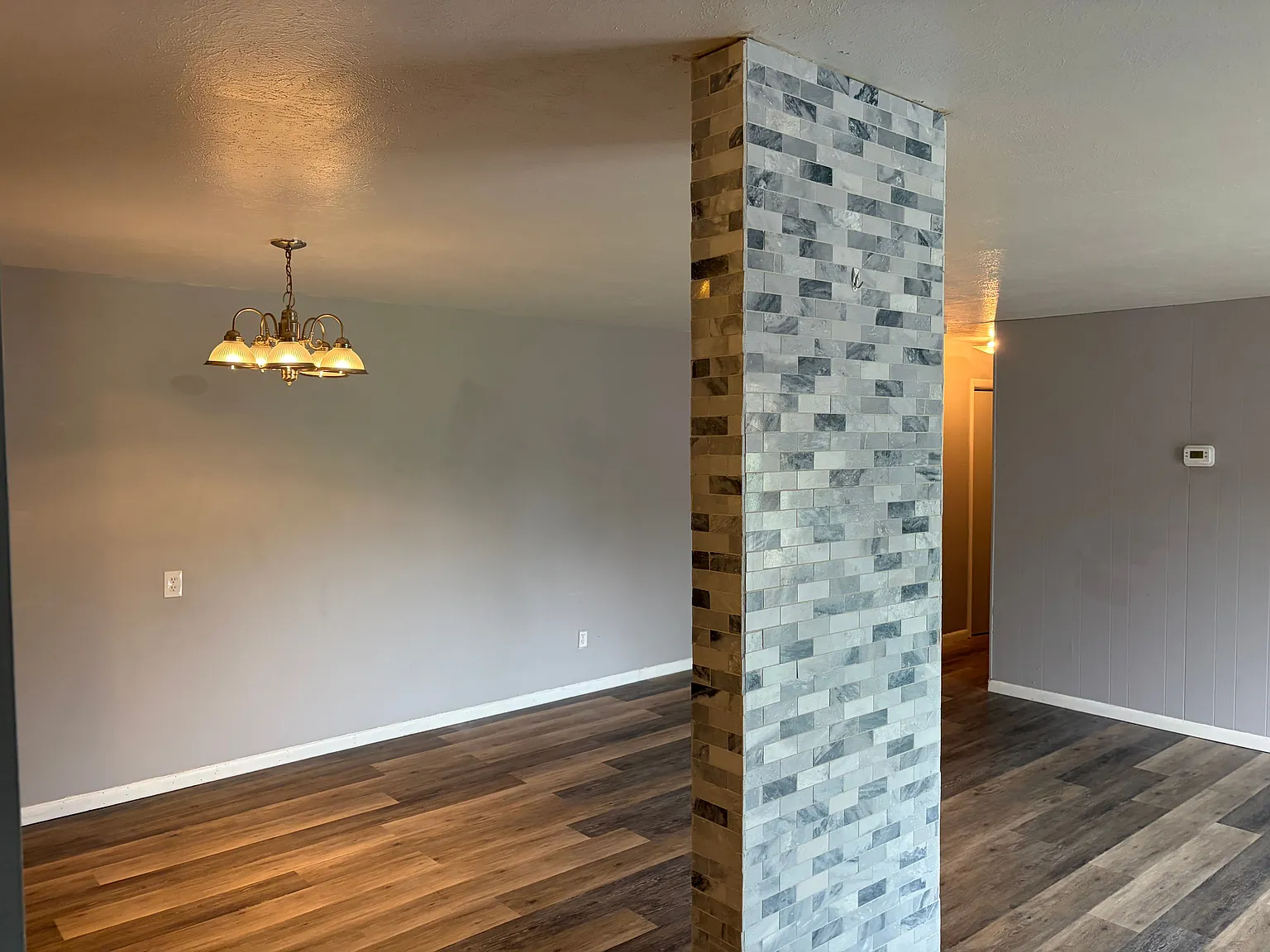 $1,200- 2 Bedroom apt. in Avon Lake — Photo 2