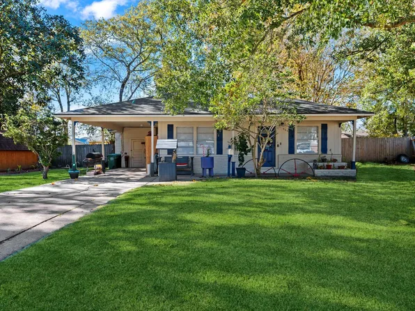 945 N Travis St, Liberty, TX 77575