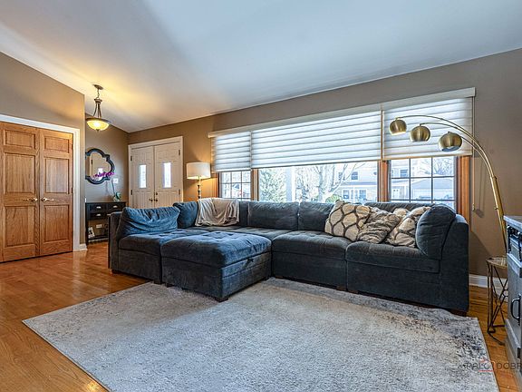 4th image of 705 S Dymond Rd