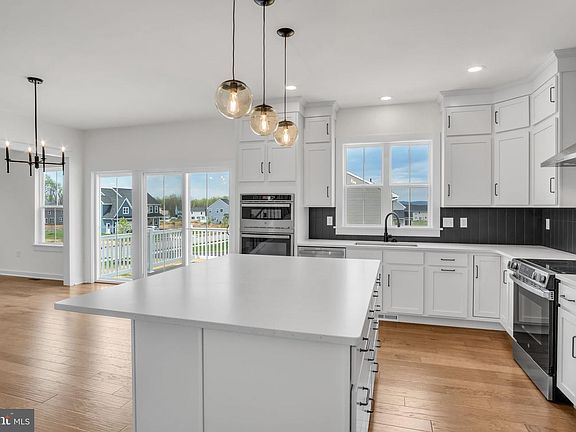 4th image of 139 Berkshire Dr