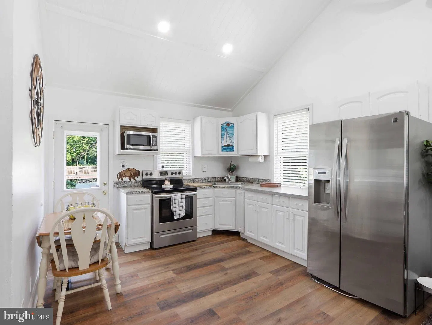 3 bed, 1.0 bath, 1440 sqft, $2,900 — Photo 3