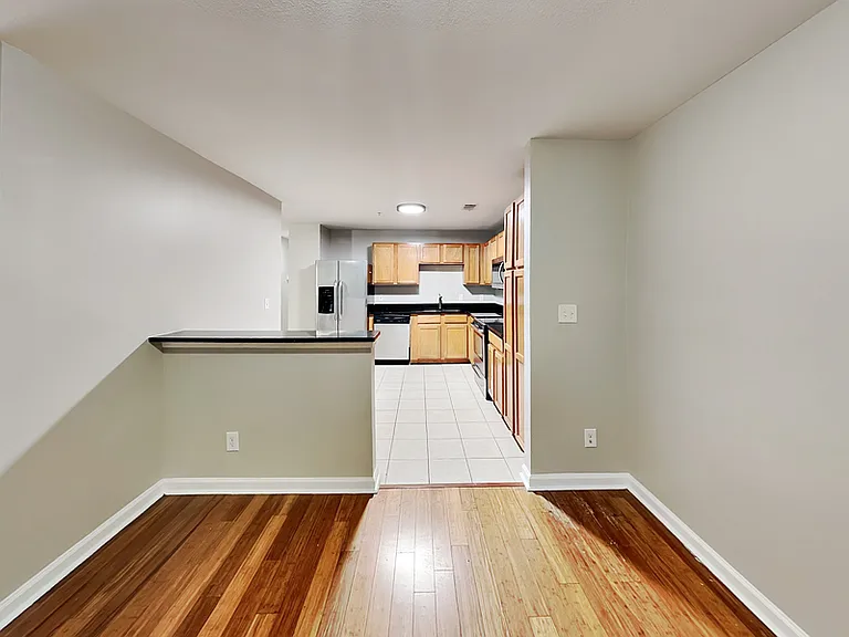 1020 Camelot Dr — Photo 7