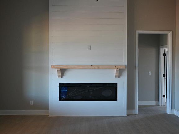 4th image of 1430 Maple Ln