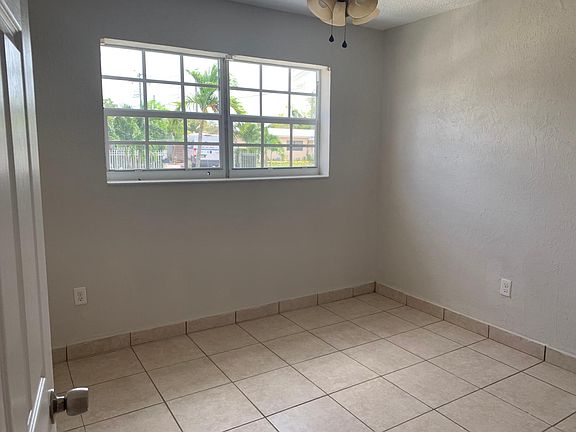 5th image of 1011 NE 211th Ter