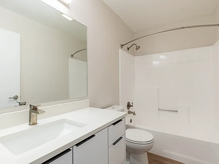 15839 Landmark Dr — Photo 8