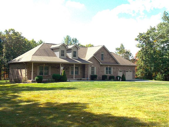 3rd image of 142 Country Woods Dr