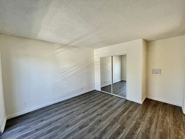 Encino Town & Country — Photo 16