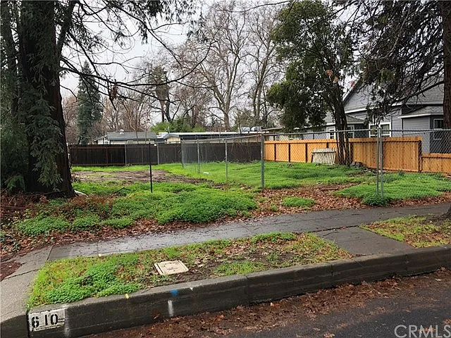 610 Olive St photo 1