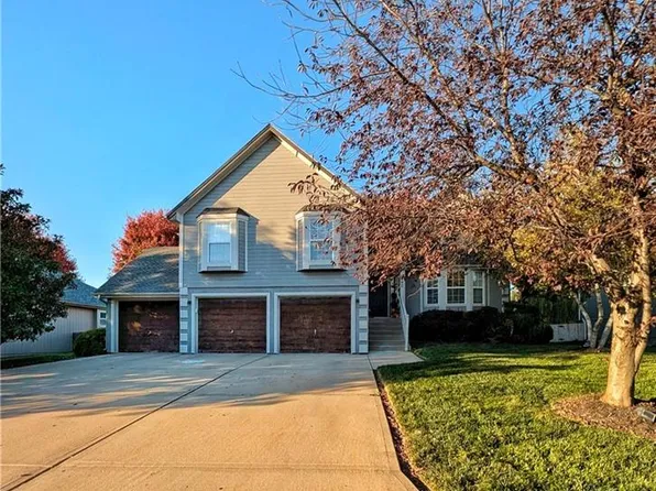 340 SW Chatham Ct, Lees Summit, MO 64082