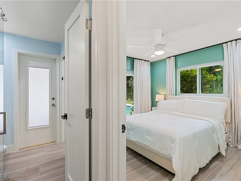 2412 La Salle Ave — Photo 17