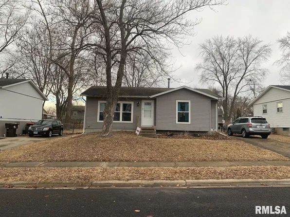 3921 W Verner Dr, Peoria, IL 61615