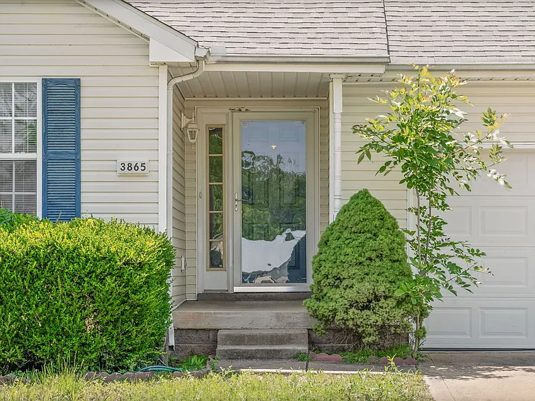 3865 Roscommon Way — Photo 4