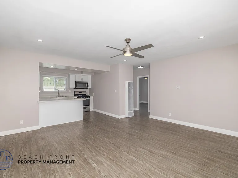 11819 Eucalyptus Ave. — Photo 4
