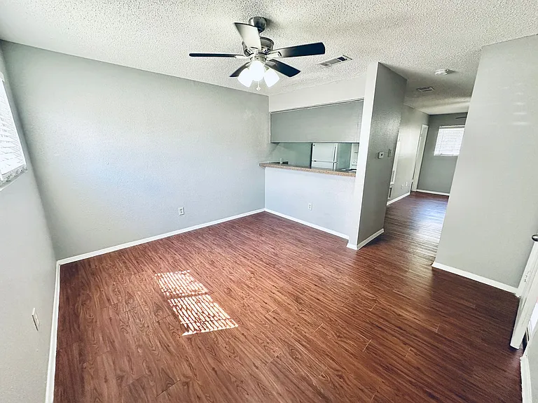 Awesome open Studio Apartments Close to Downtown — Photo 38