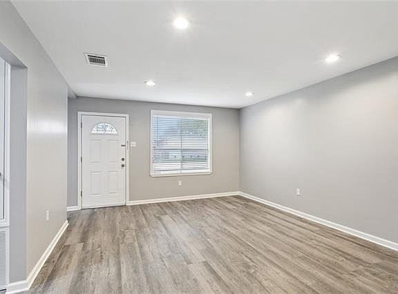 4th image of 85 Elaine Dr