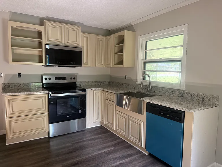 526 Rainbow Cir — Photo 1