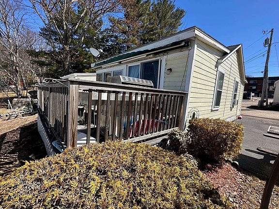 3rd image of 144 Lake St #5