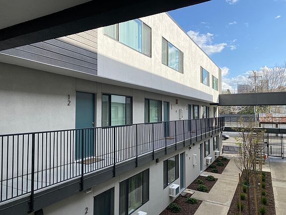 4th image of 1220 E St #19