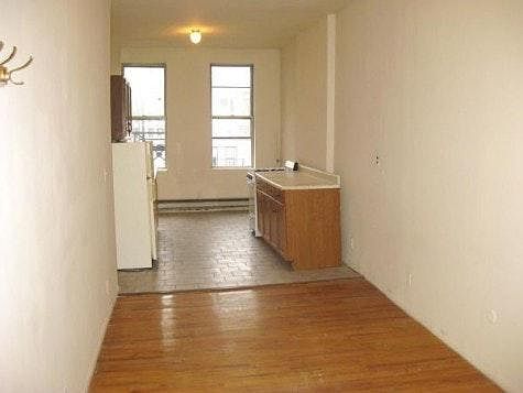 2nd image of 512 Adams St APT 4R