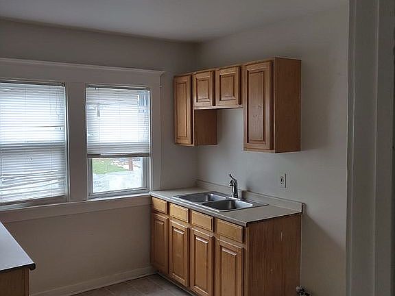 5th image of 174 Chadduck Ave