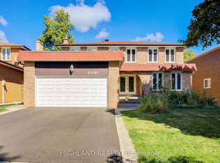 2591 Robin Dr, Mississauga, ON L5K2G2