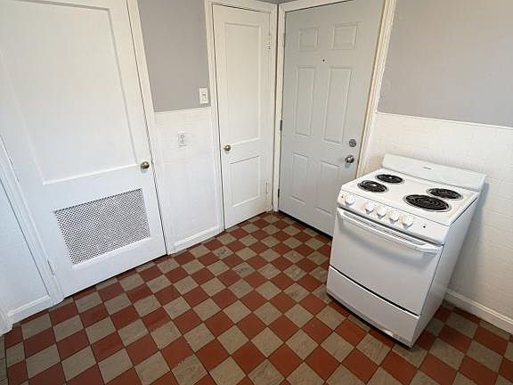 5th image of 310 Vine Ave