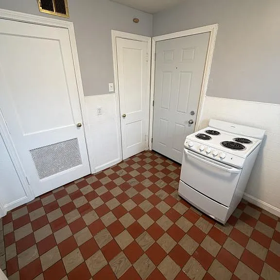 310 Vine Ave — Photo 5