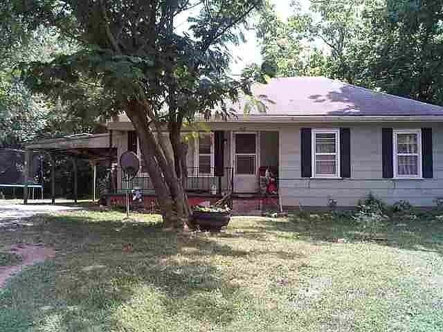 2nd image of 724 E Grandriver St
