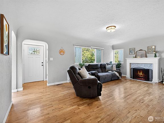 4th image of 6831 S Yakima Avenue