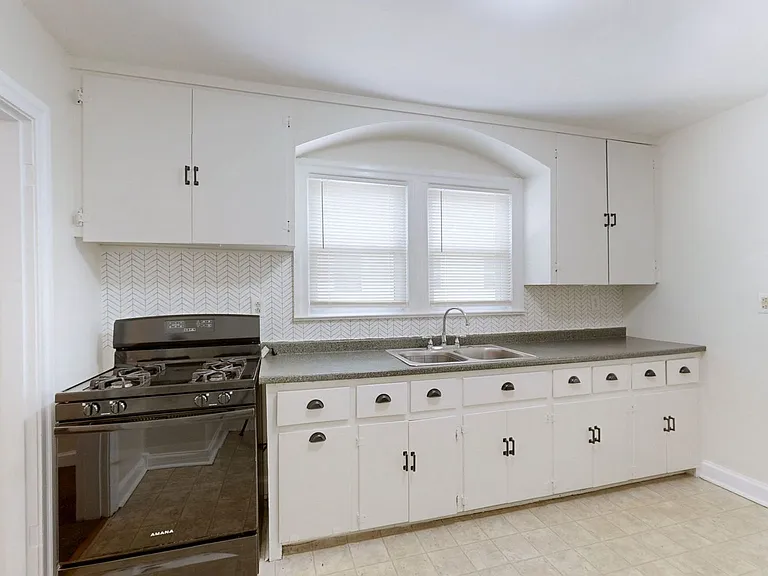 4168 Sherman Ave — Photo 9