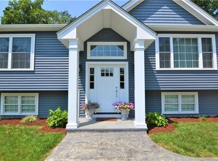 10 Stirling Dr, Glocester, RI 02857