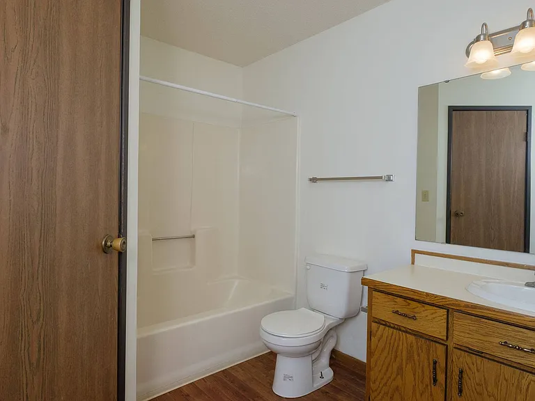Fargo, ND Park Circle Apartments | Bathroom