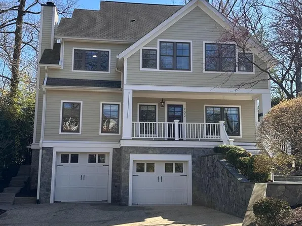 702 Enderby Dr, Alexandria, VA 22302