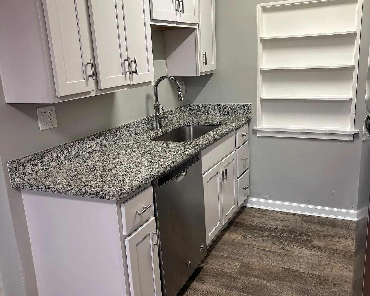 2521 Hackberry - Updated 1 Bedrooms Apts. in E Walnut Hills — Photo 2