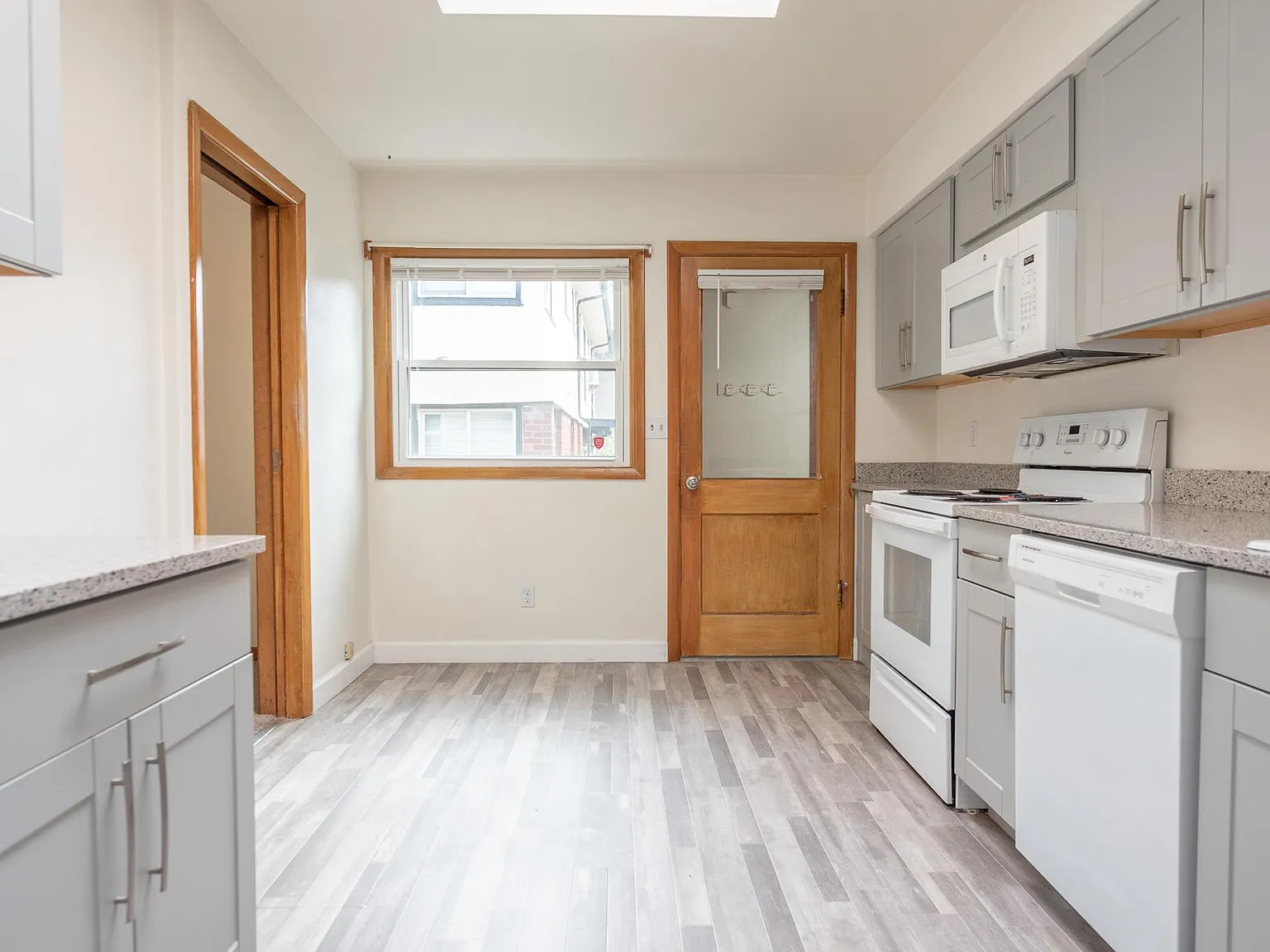 1 bed, 1300 sqft, $2,250 — Photo 4