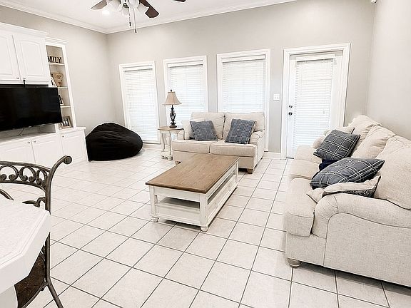 3rd image of 206 Winkler Way