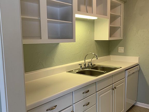 4th image of 332 Lake Meadows Dr