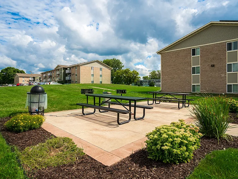 Seven Pines Apartments — Photo 7
