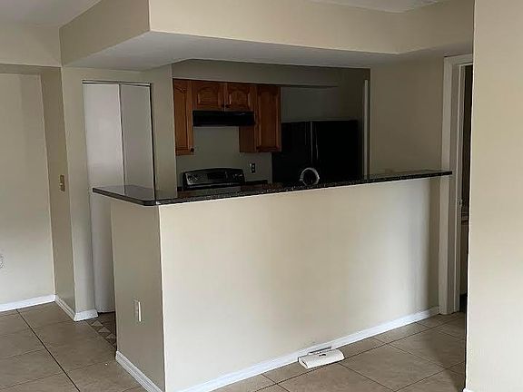 4th image of 104 Park Ln #104