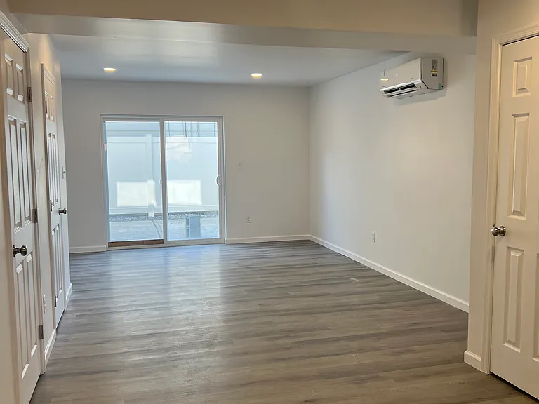 240 N Courtland St #5 — Photo 3