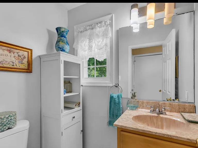 320 Harvard Pl — Photo 9