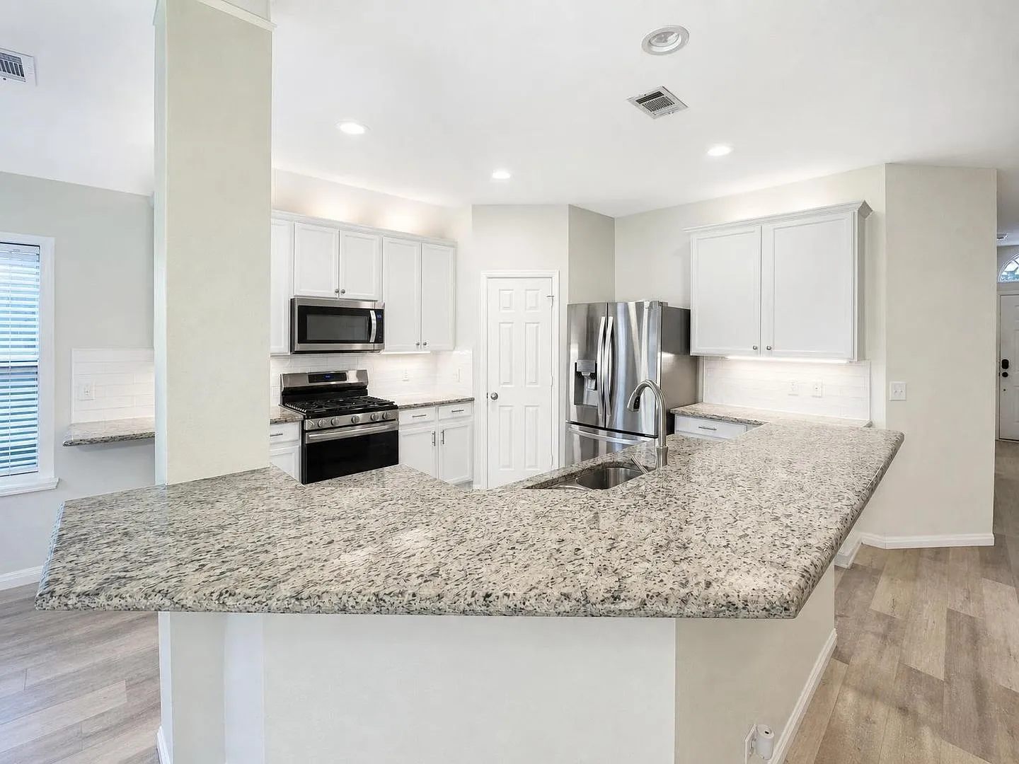 Move-In Ready in Vista Meadows Updated, Spacious & Keller ISD! — Photo 3