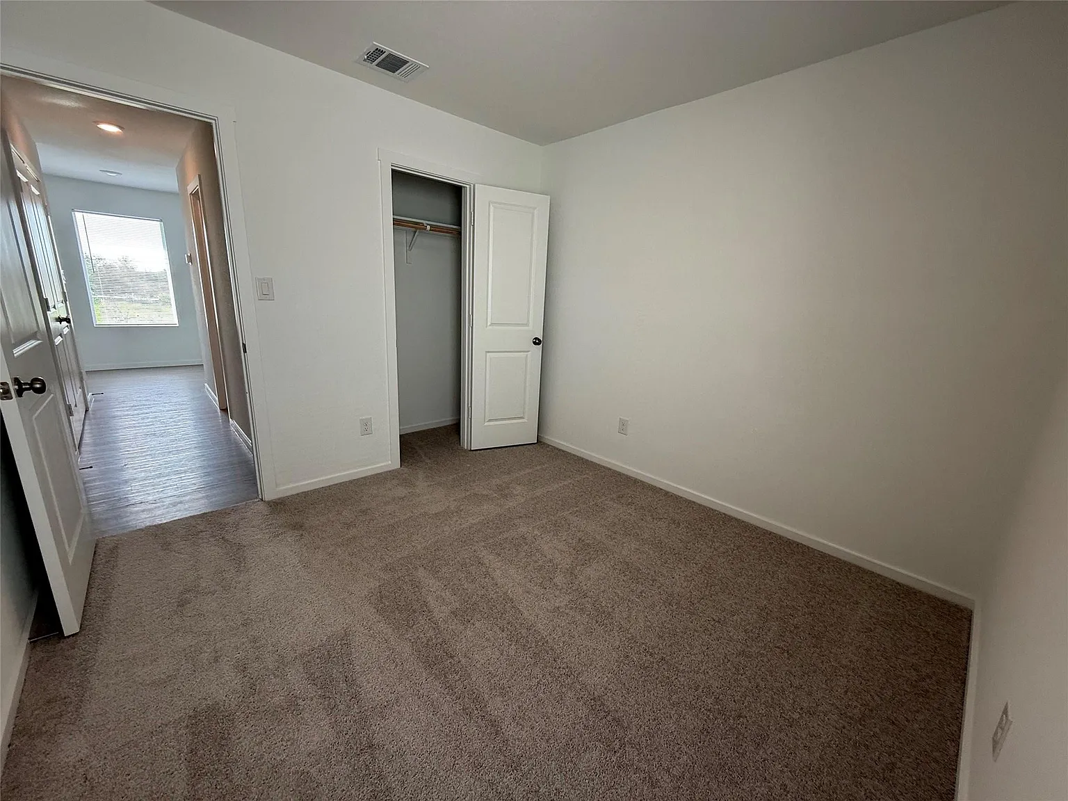 4 bed, 2.0 bath, 1614 sqft, $1,698 — Photo 4