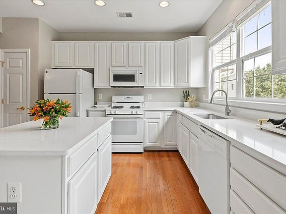 5th image of 9305 China Grove Ct