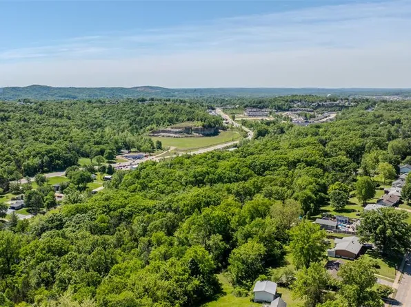 1393 Spring Dr, Herculaneum, MO 63048