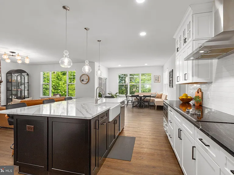 15 Grove Ln — Photo 13